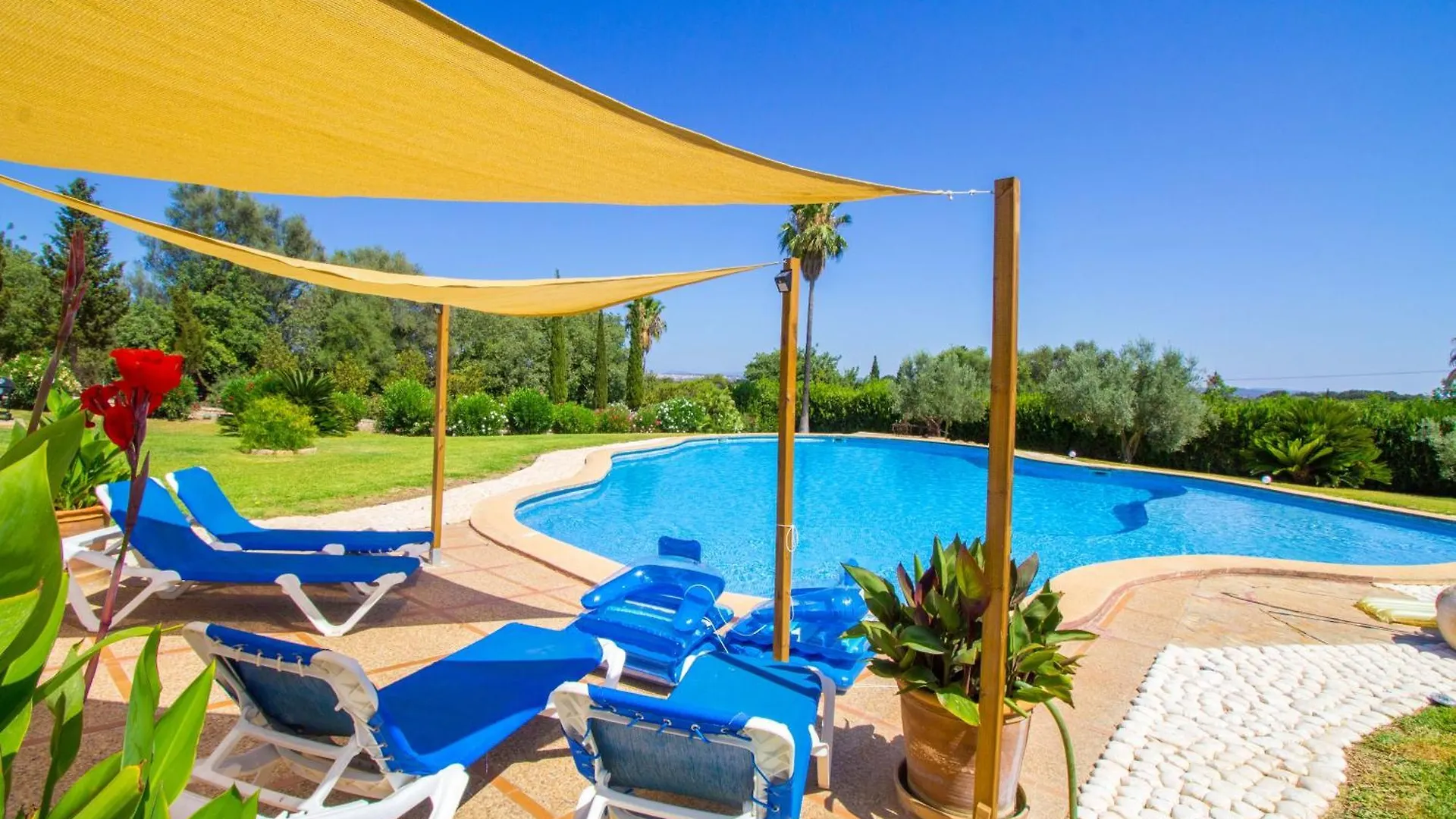 Magnifica Villa Con Una Piscina Espectacular ブゲル アパート