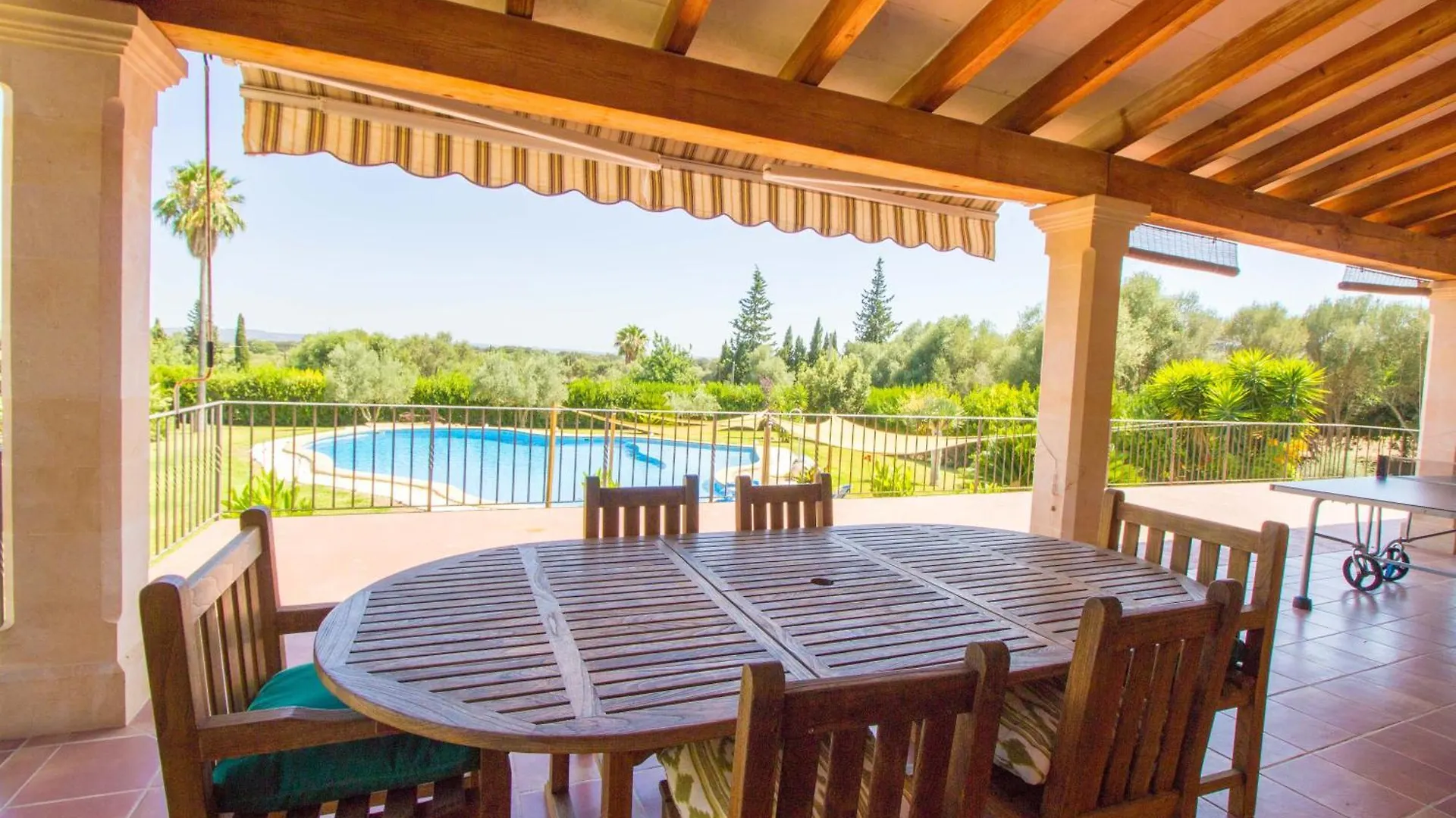 Magnifica Villa Con Una Piscina Espectacular ブゲル