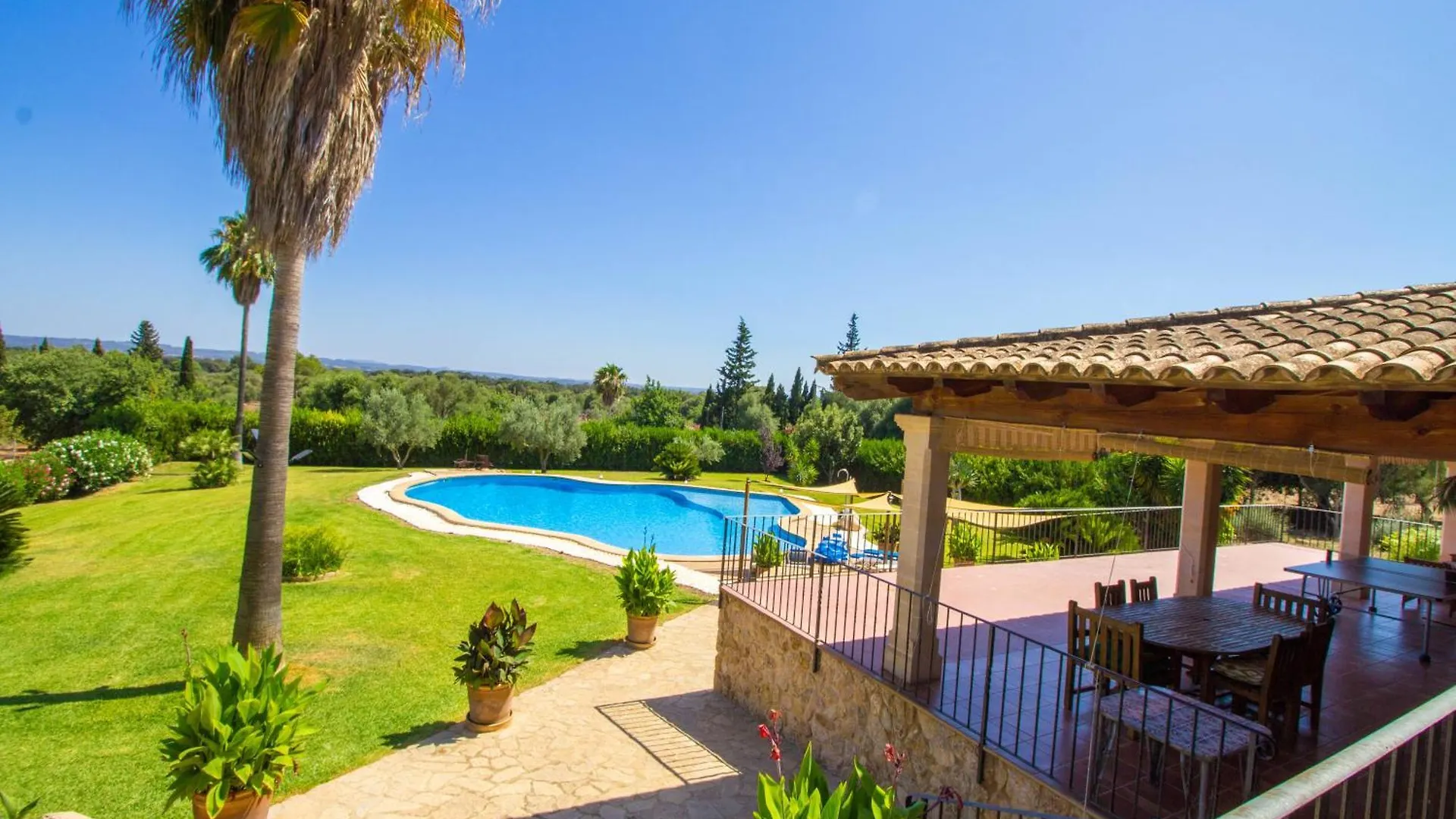 Magnifica Villa Con Una Piscina Espectacular ブゲル アパート