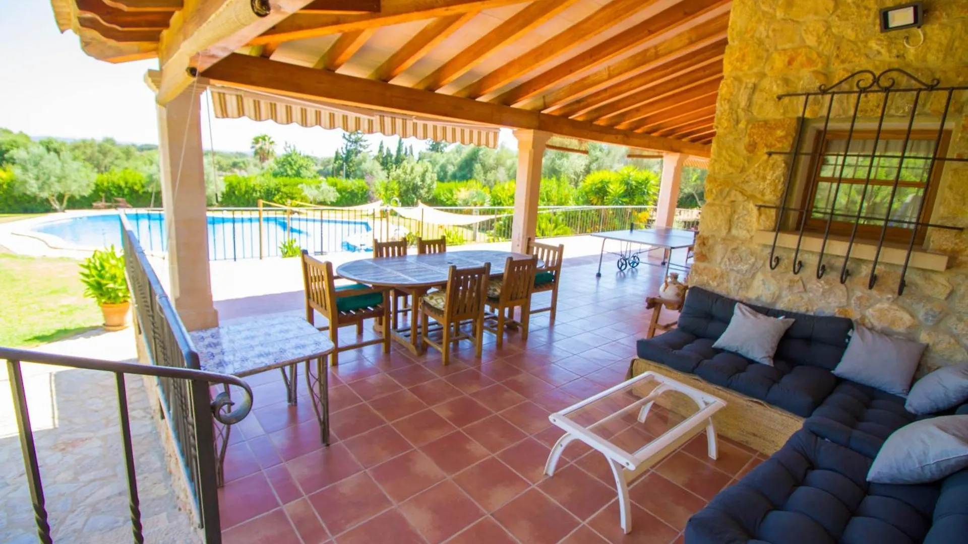 Magnifica Villa Con Una Piscina Espectacular ブゲル