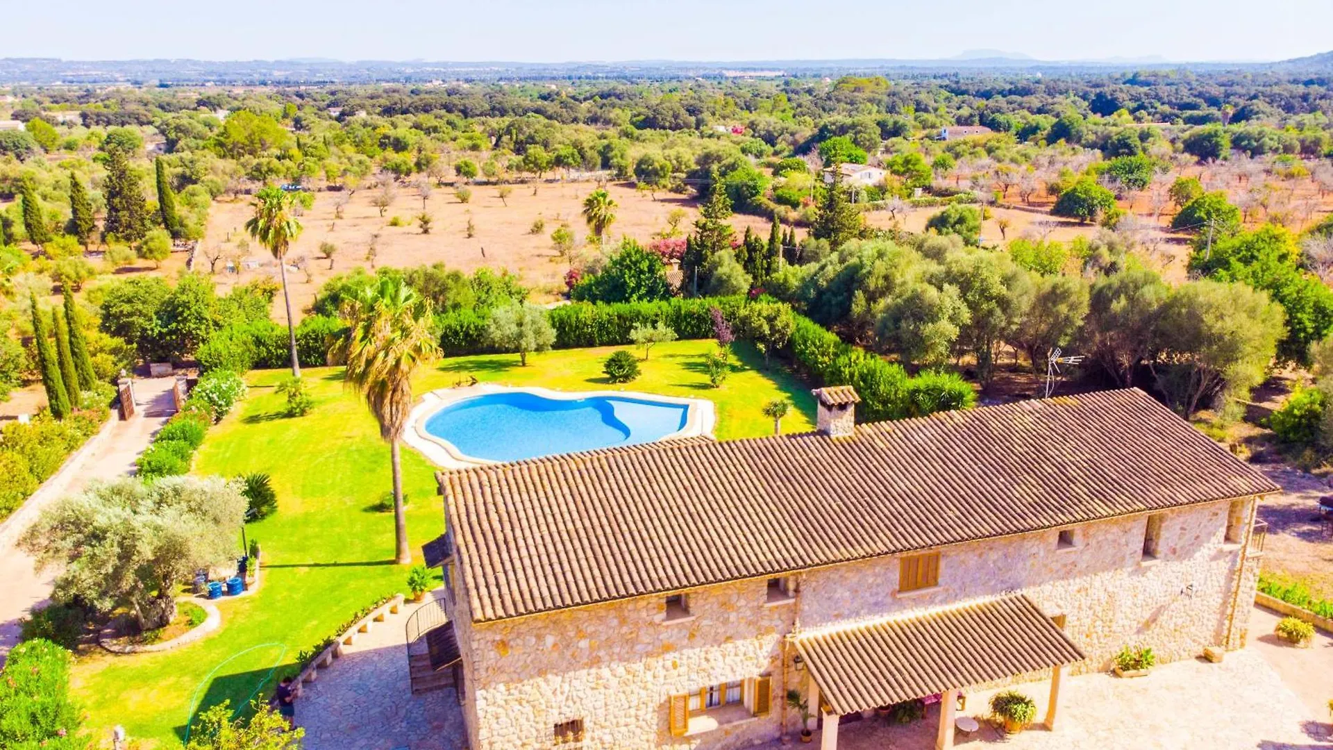 Magnifica Villa Con Una Piscina Espectacular ブゲル